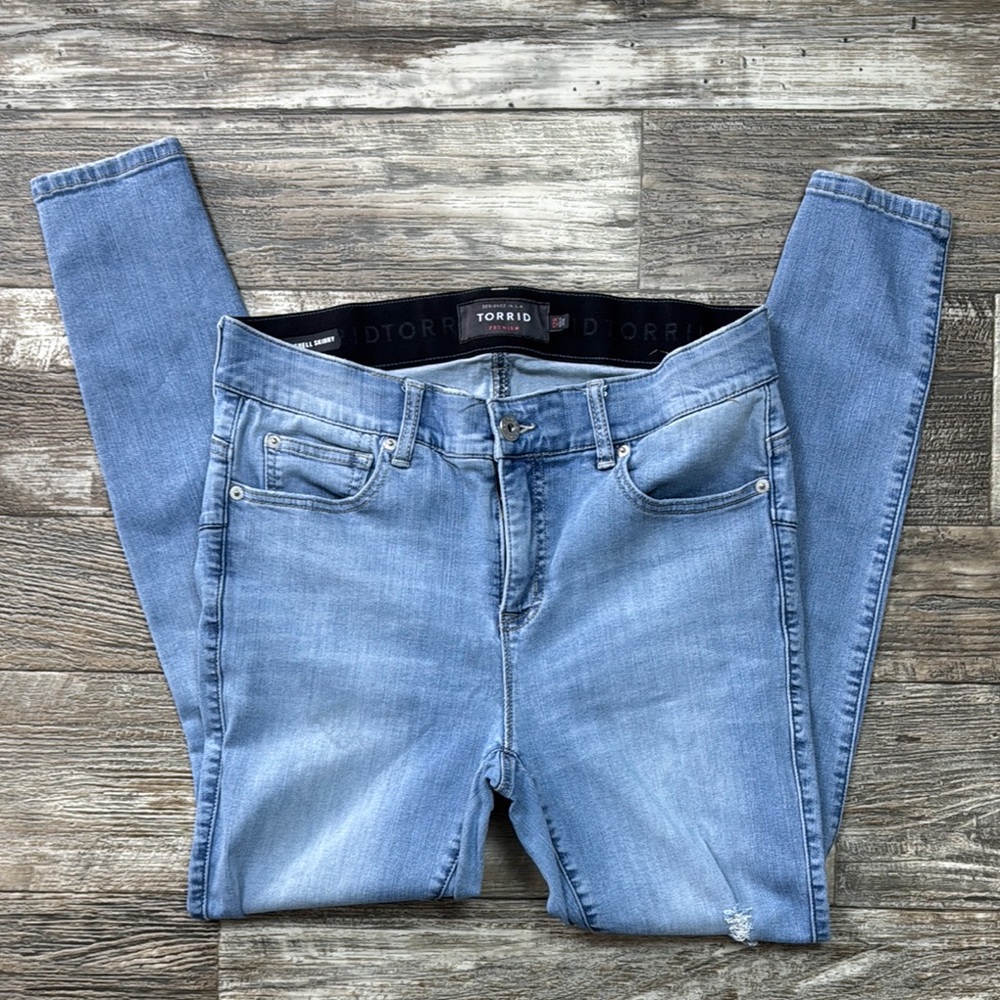 Torrid PREMUM BOMBSHELL SKINNY Light Blue Distressed Women's Jeans, 12R